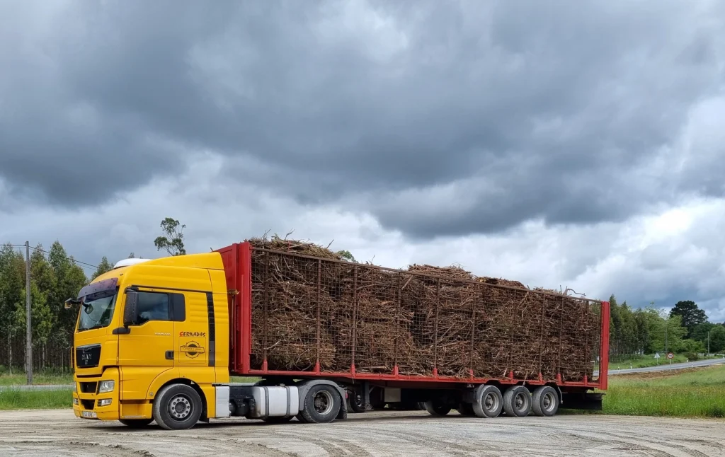 Transporte de biomasa empacada
